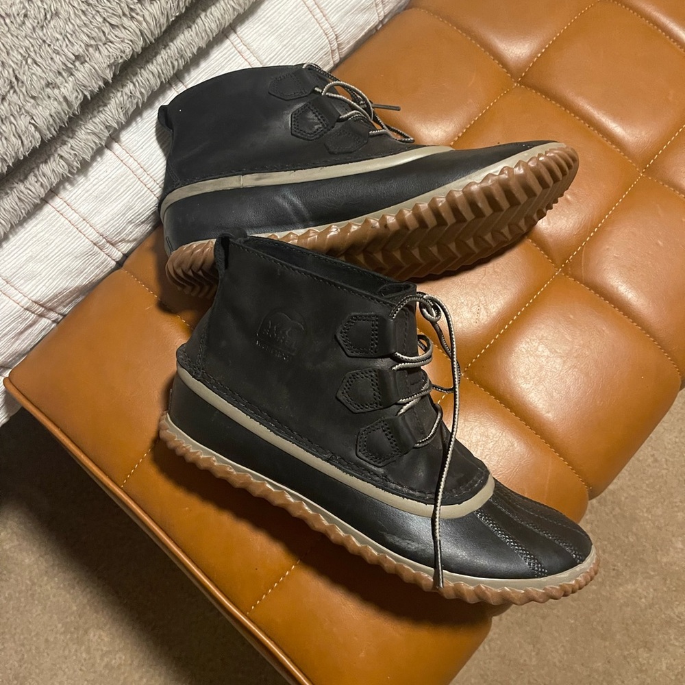 Sorel Black and Tan women’s Rain Boots